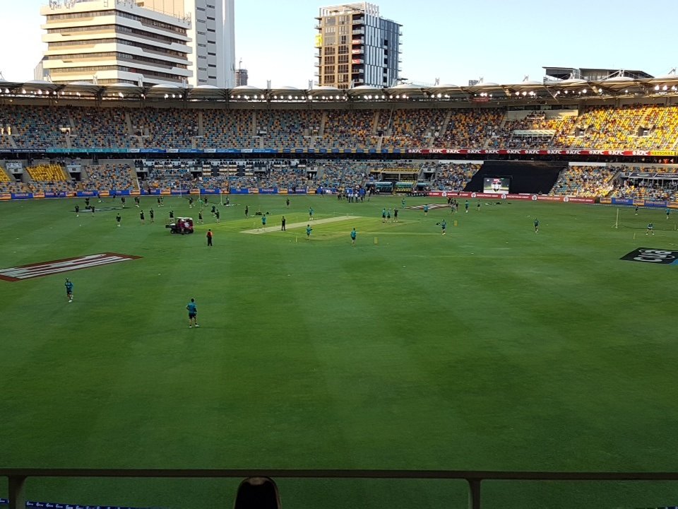 #BBL07 #brisbaneheat Crowd building, ready for big night big win...