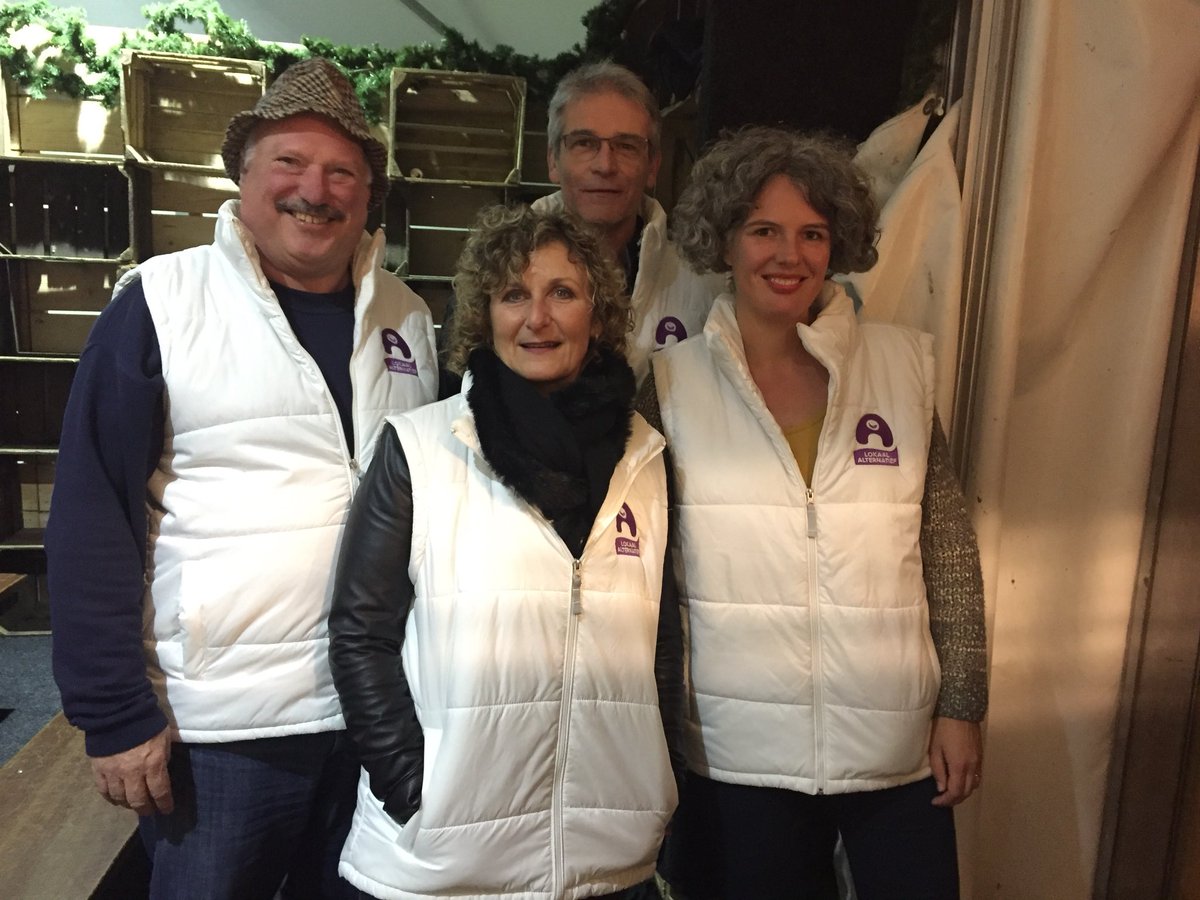 LokaalAlternat1's tweet photo. Onze teams wensen alle curlers vanavond veel succes En plezier! @KBouwmeister @GemmaKoning @PietervanNispen #johndegroot #pietarends https://t.co/O4UikLM8xV