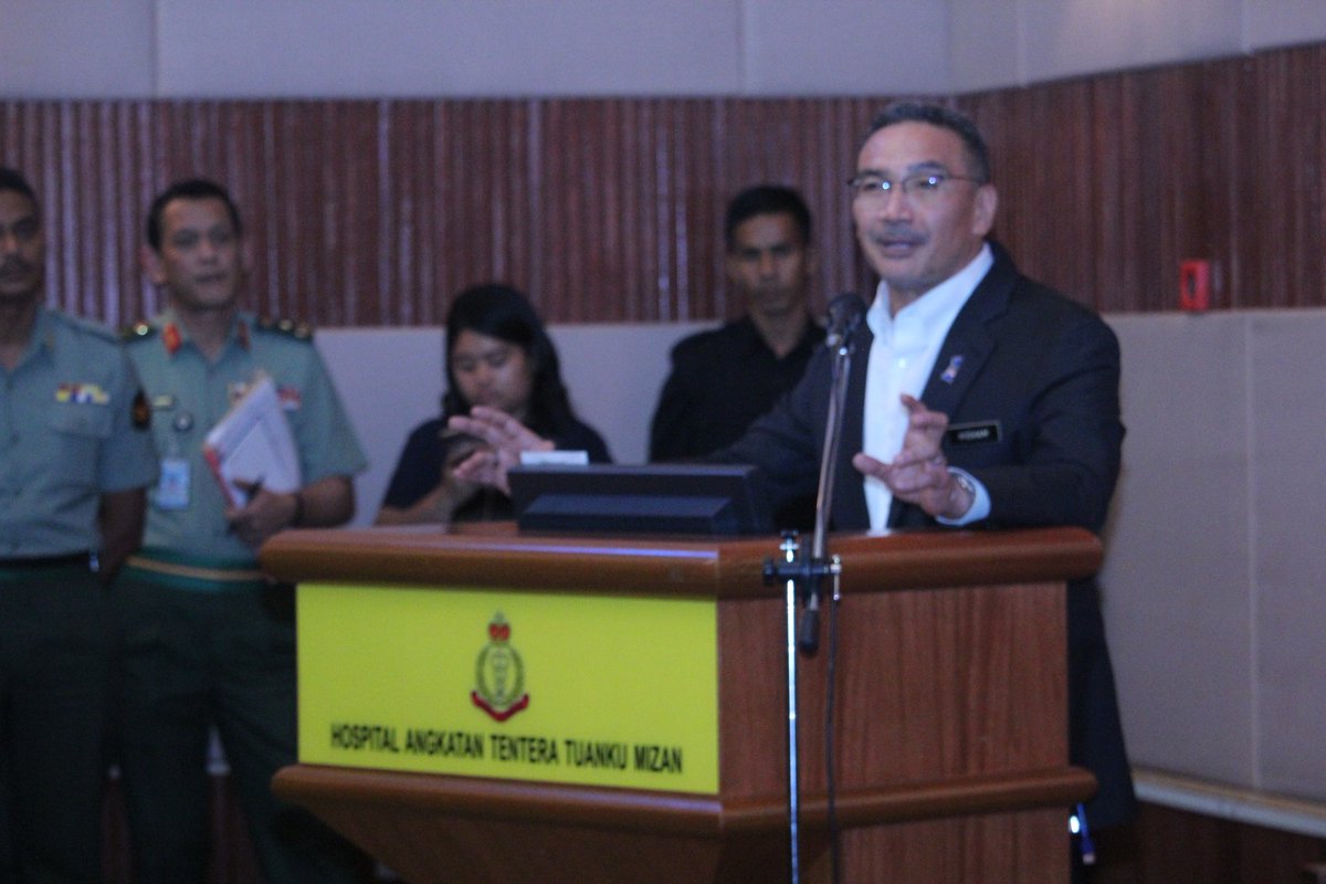 "Lawatan hari ini dan luahan yang diterima amat bertepatan memandangkan MinDef dan ATM ketika ini sedang merangka pelan naik taraf hospital ini" - Menteri Pertahanan, YB DS <a href="/HishammuddinH2O/">Hishammuddin Hussein 🇲🇾</a> .
#PerkasaPerwira #Kebajikan