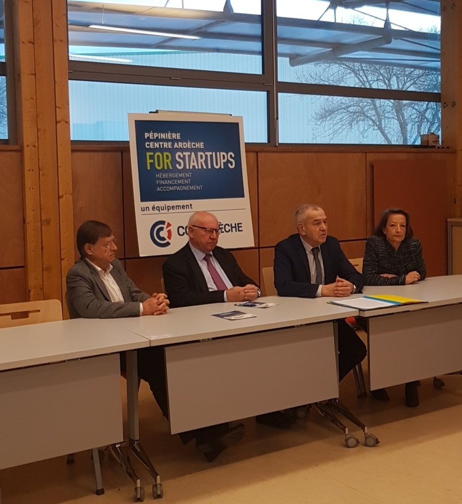 CCIArdeche's tweet photo. Ce matin la CCI a le plaisir d'accueillir M Valla, Maire de Privas et @imassebeuf pour signer une convention matérialisant le soutien de la Ville de Privas à la Pépinière créée et animée par la CCI. https://t.co/4AOtgahJxy