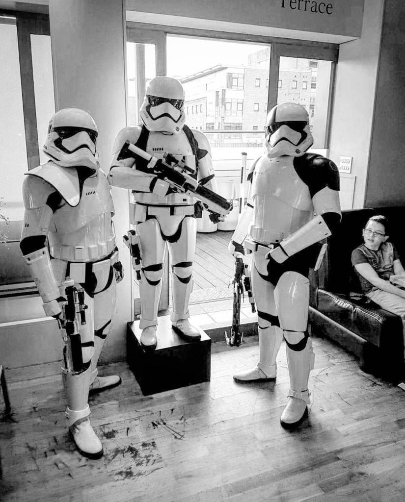 501stIreland's tweet photo. Our #FirstOrder #Stormtroopers on duty at a showing of #TheLastJedi.
Keep up the great work, troopers.
#501stIreland
##BadGuysDoingGood
#StarWars
#ExecutionerTrooper
@official501st
Image by Charley Donnan https://t.co/scDL4B22JE https://t.co/h8908ebSIY