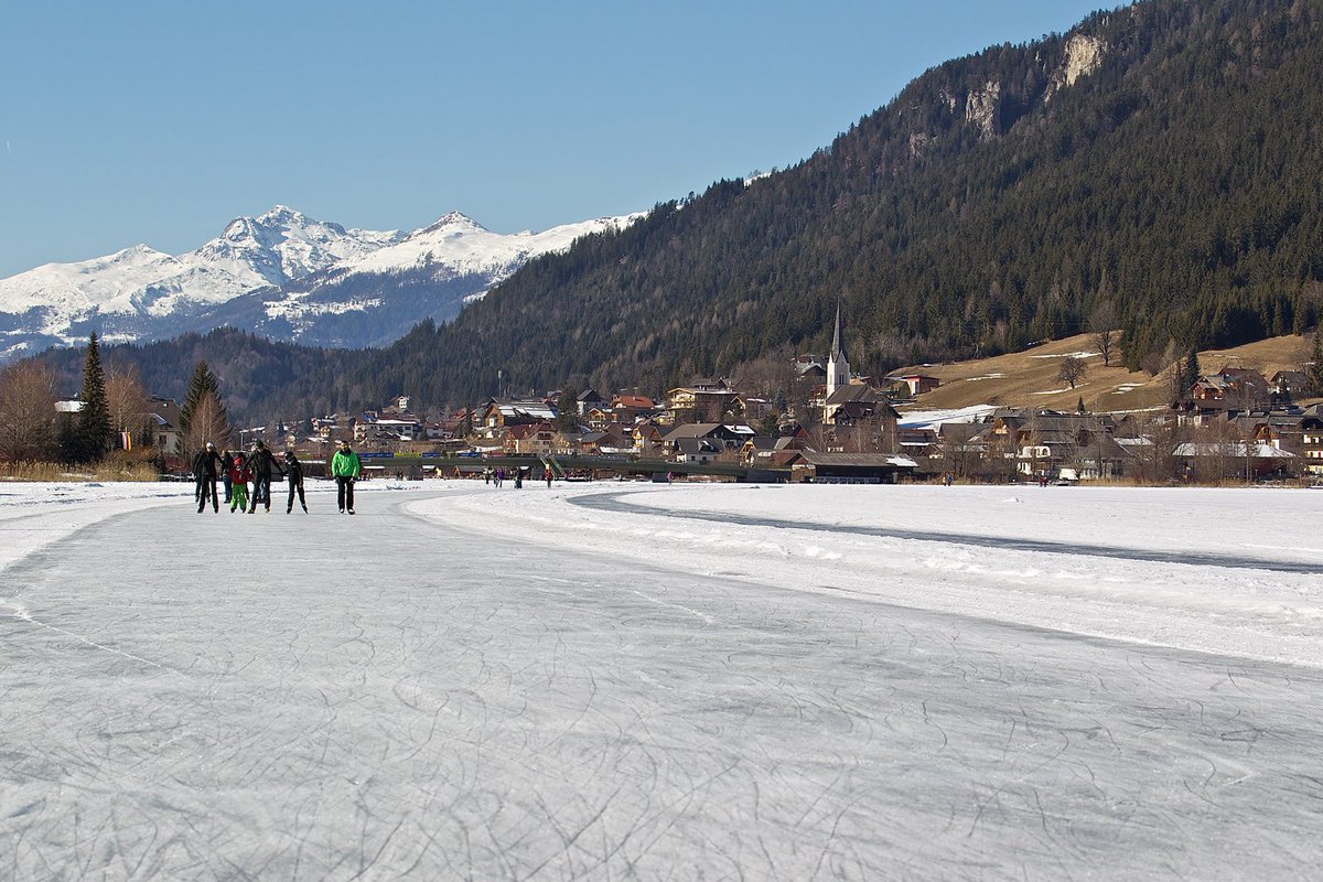 visitweissensee's tweet photo. Der #weissensee wird ab Samstag, 23.12. offiziell zum Eislaufen freigegeben. #visitweissensee #visitcarinthia https://t.co/4um972WJiS