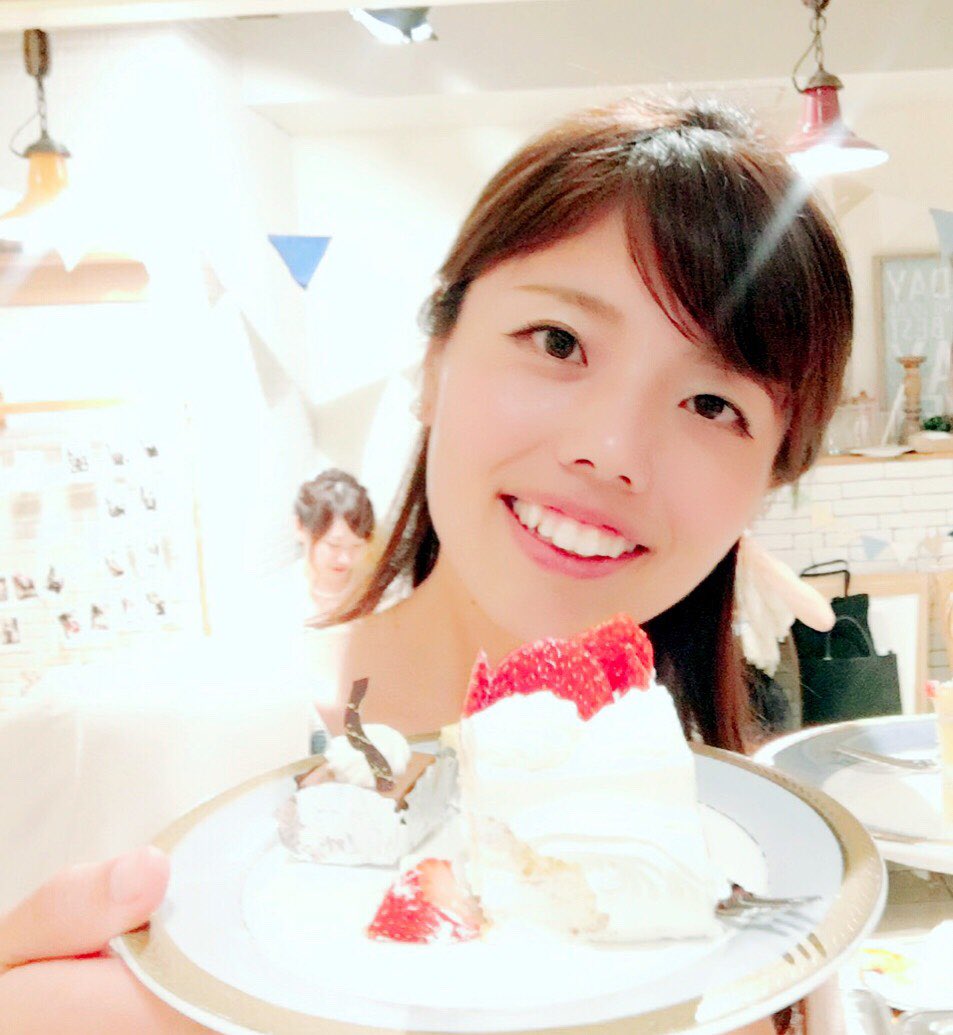 wineplus_jp's tweet photo. 【告知☆生LIVE配信】本日21:00〜♪♪
今回はちょっと早いクリスマス🎄パーティー🍷🎅
shizuko ♡ saori ♡ emi ♡ ikue 
4人で持ち寄りホムパ♪♪♪

お料理上手が集まった⁉️
配信はこちらから💁 https://t.co/LSEN7zEXt7 https://t.co/dfjAD3VORd