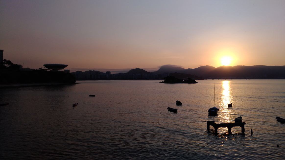 cbnrio's tweet photo. #Amanhecer em Niterói. A imagem de tirar o fôlego foi enviada pelo ouvinte Gustavo Perlingeiro. https://t.co/eV737zmYrH