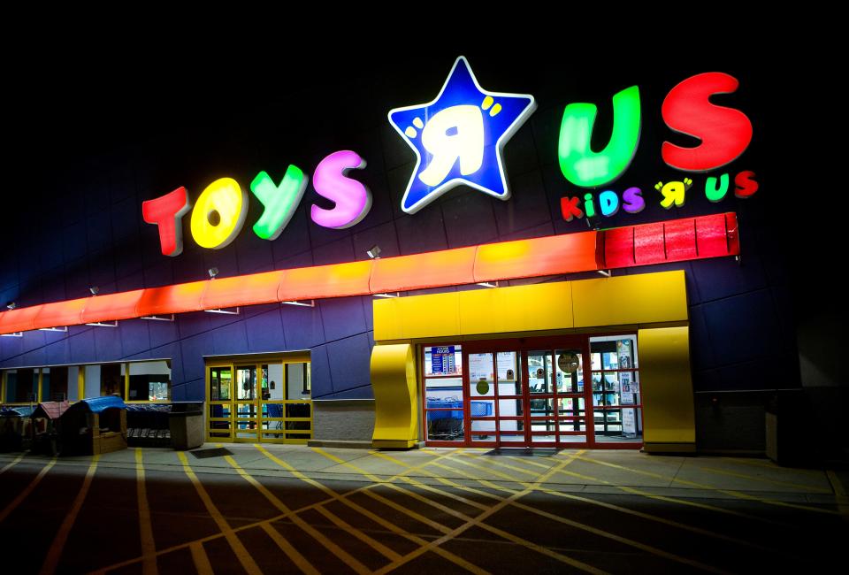 jobsathunters's tweet photo. Toys R Us UK is facing potential collapse this week with the loss of 3,200 jobs as it struggles to win the support of the state-backed Pension Protection Fund (PPF) for a planned restructure. https://t.co/nBayn6IA3y