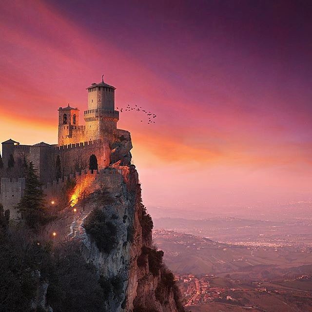 TravelLetz's tweet photo. Imagine staying a night in this castle 😍 https://t.co/Nin7lJh2Dd