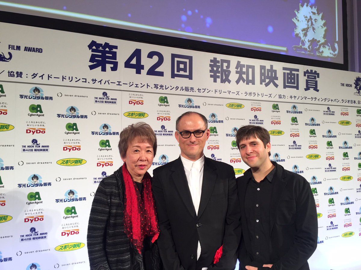 skmt_coda's tweet photo. 報知映画賞特別賞��Ryuichi Sakamoto: CODA』授賞式終了後に、シブル監督を挟んでプロデューサーのエリック、橋本さんの３ショット。おめでとうございました!! https://t.co/pTUeyN1K4z