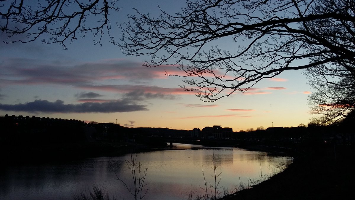 allan_maciver's tweet photo. Dusk beside the River Dee in Aberdeen 
@aboutaberdeen1 @visitabdn #OutAndAboutScotland #scotlandhour @AberdeenCity https://t.co/efMU2AVV7m