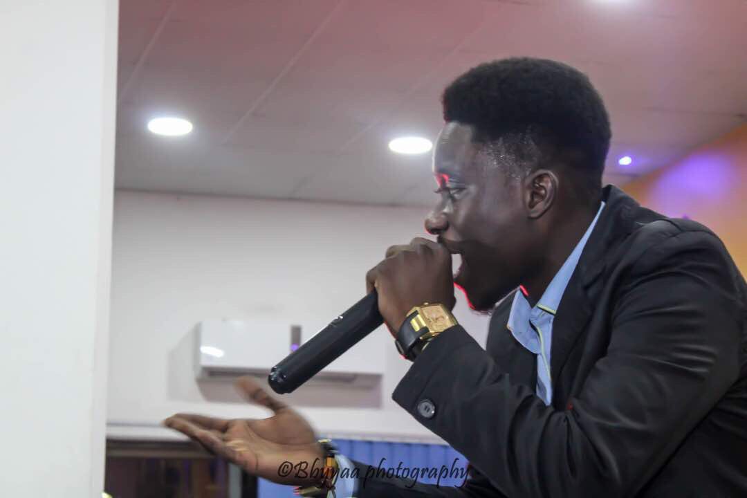 iamJoelWuddah's tweet photo. When I’m with the mic🎤 it’s like I’m watching myself, cos it’s no longer me but the Boss Himself🙏God. #Wuddah #Rapomedy #Aaba #DeyDer #TAL https://t.co/Y98T3lABDZ