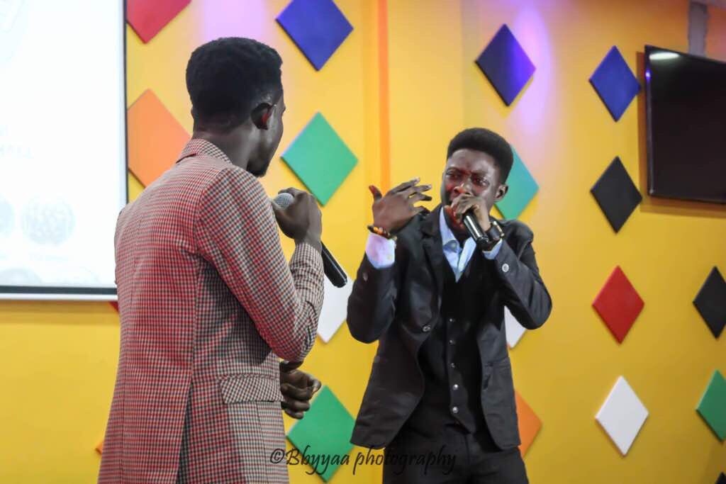 iamJoelWuddah's tweet photo. When I’m with the mic🎤 it’s like I’m watching myself, cos it’s no longer me but the Boss Himself🙏God. #Wuddah #Rapomedy #Aaba #DeyDer #TAL https://t.co/Y98T3lABDZ