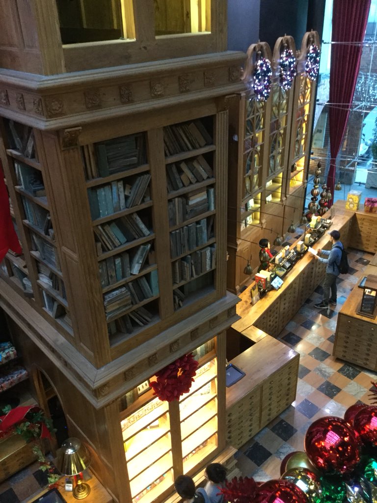 cosmenX's tweet photo. 台中の宮原眼科という店。眼科といっても、病院じゃないから、医者もいない。 https://t.co/pwwjDsLhcM