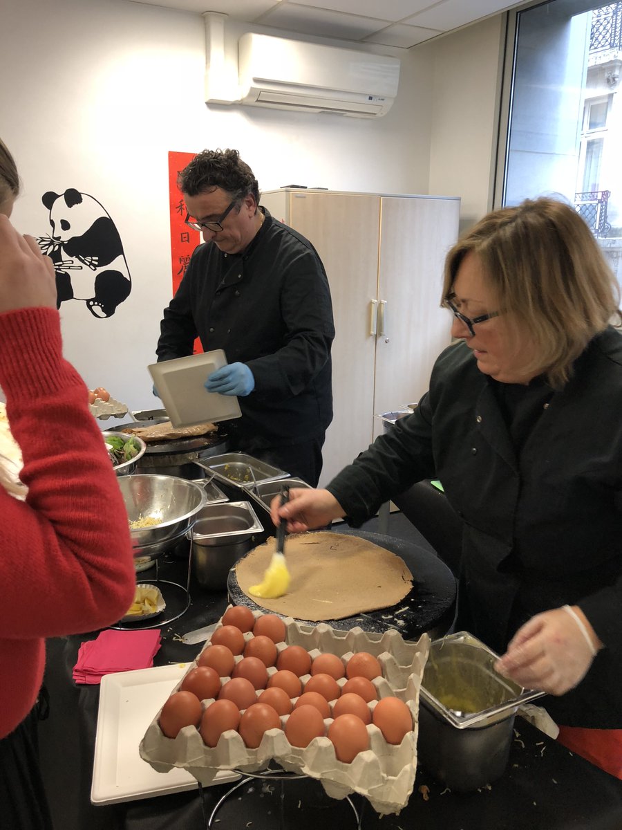 Ceetiz's tweet photo. Repas de Noël chez #Ceetiz 🎅🎁 https://t.co/sZFaj6FFAp