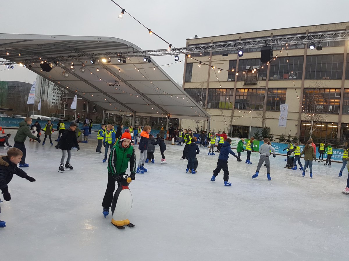 WintersDelft's tweet photo. Leuk om te zien dat de kids het naar hun zin hebben met schoolschaatsen!❄⛸ #WintersDelft #Schoolschaatsen #Sportier #Plezier https://t.co/0uk6YA3d7f