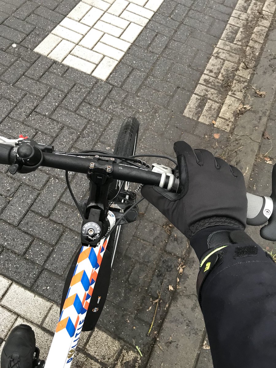 Lekker fris op de fiets in de wijk..
