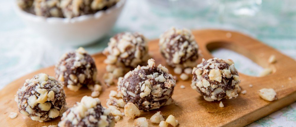 MacabellaSpread's tweet photo. These #chocolate macadamia #truffles make the perfect #DIY #gift! 🎁😍 https://t.co/7BwKWf63M8 https://t.co/t7UI8D5Jtn