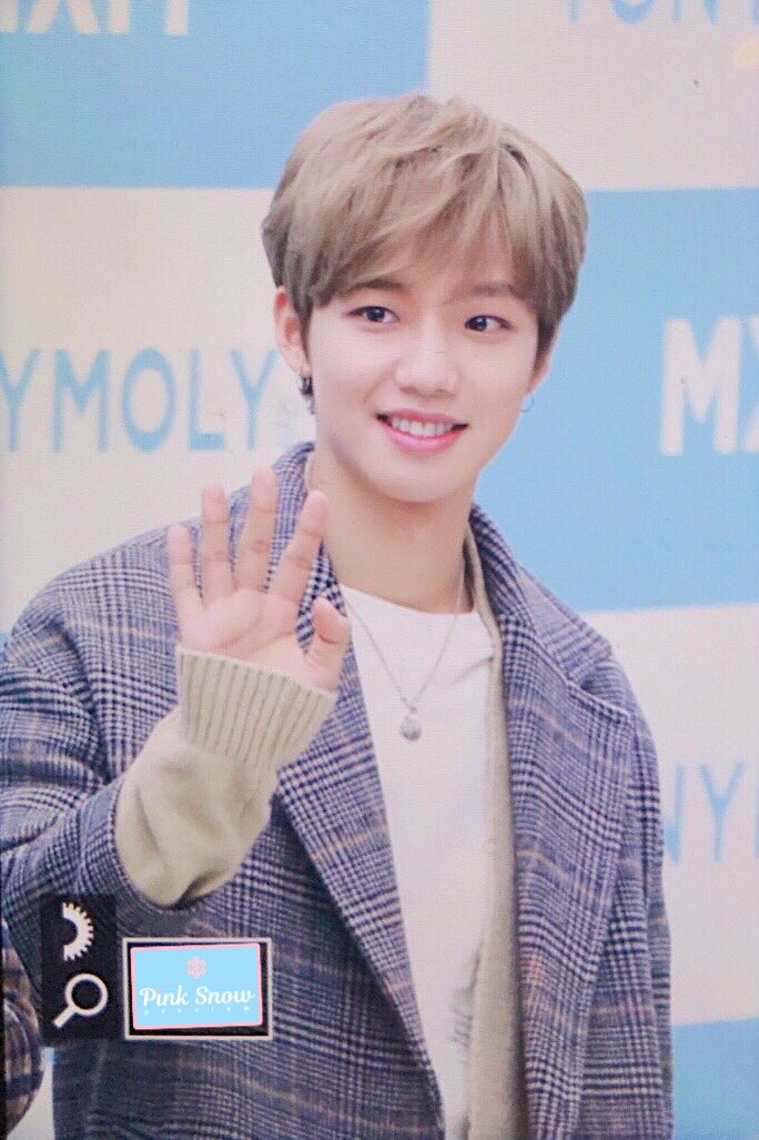PinkSnow1225's tweet photo. 171220 토니모리팬싸 #MXM  #임영민 머리색깔 넘 이뻐ㅠㅠㅠ https://t.co/zSbAjc3d7L