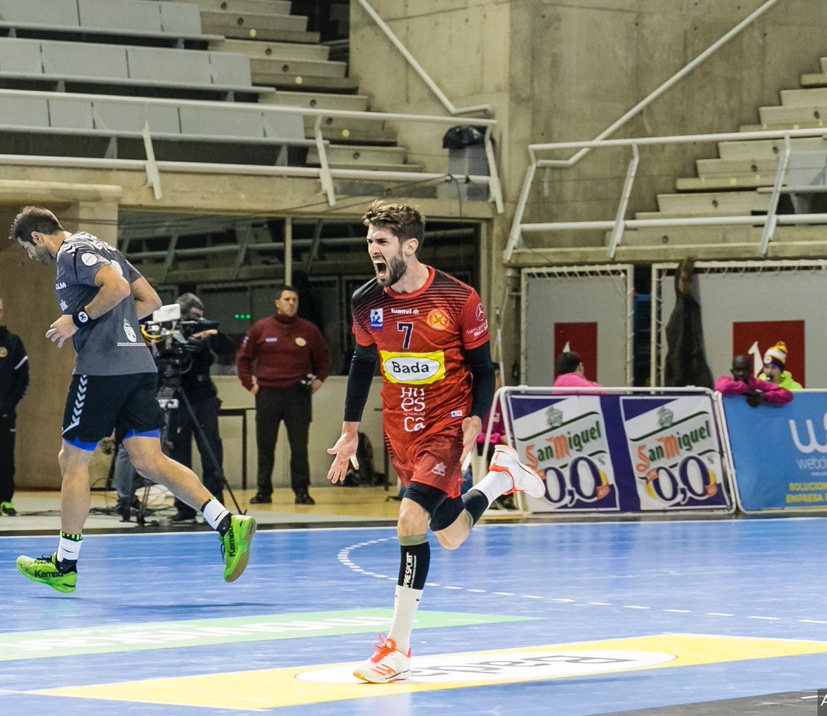 BmHuesca's tweet photo. RENOVACIÓN | Gerard Carmona (@gerardcarmona97)será jugador del Bada Huesca hasta 2020.
El extremo renueva su contrato para las próximas dos temporadas.

🖋🤾🏼‍♂️

https://t.co/DKwJaiXD2L https://t.co/mMv7pJ6FDJ
