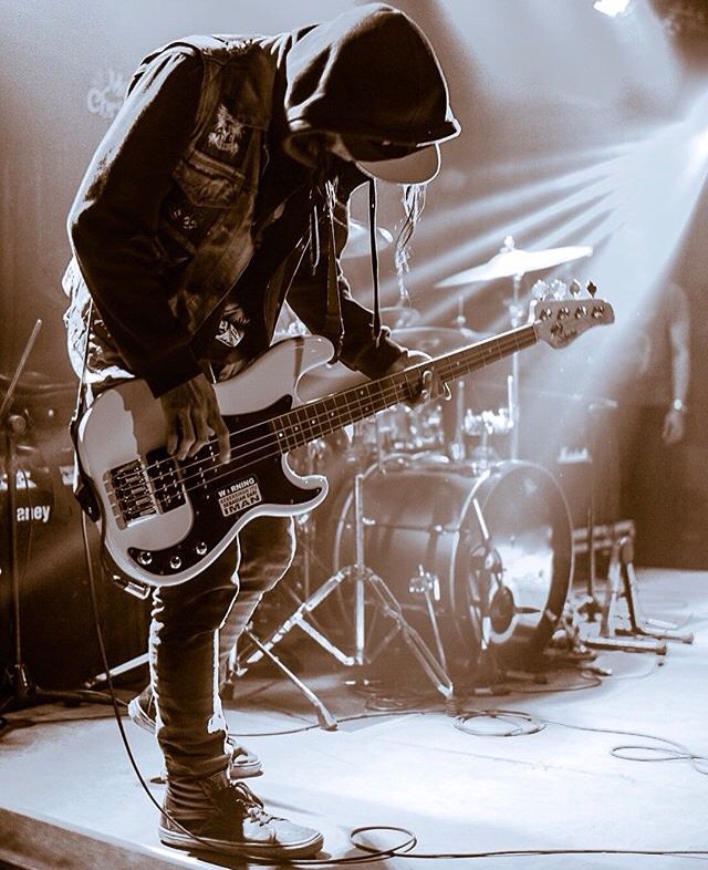 jikuNspraiN's tweet image. last nite i-six kemang jaksel #sprained #heavymetal #warriors #gelaptakberujung