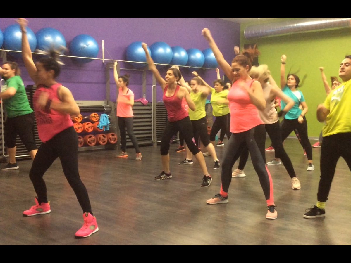 AnytimeZamora's tweet photo. Equipo rosa vs equipo verde #entrena tu vida #beanytime https://t.co/2pHFJP9NFP