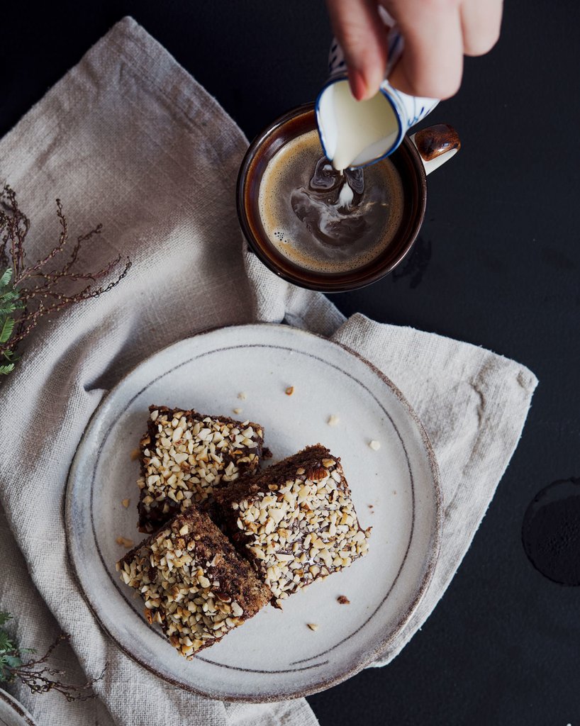 1KitchenStories's tweet photo. Today's Advent calendar door in emojis: 🍫🌰🍞. Interested? We thought so! 👉 our story! Find all recipes and videos also through the link in our profile!
.
.
.
#KSgram #KSadvent #anyonecancook #jederkannkochen #kitchenstories #foodstagram #instafood #fo… https://t.co/L6C0M5uccx https://t.co/R7XmVEUneM
