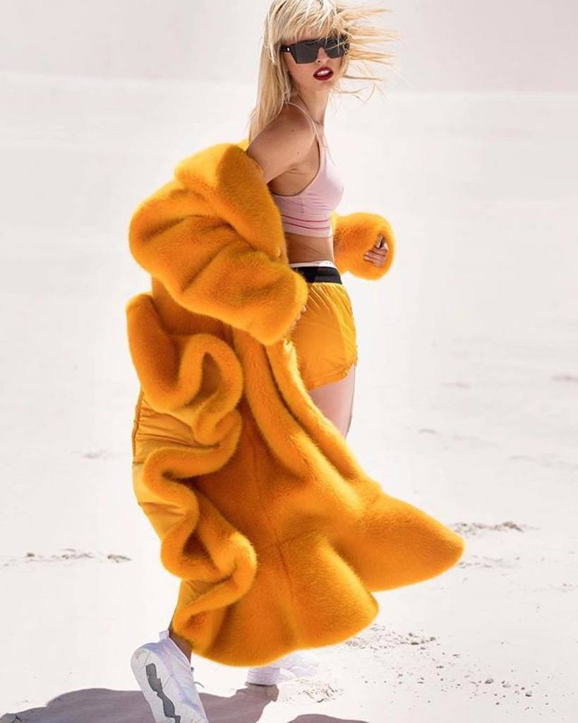 Storm_Keating's tweet photo. Love this shot of our friend @karolinakurkova This is what a real model looks like people #wow #showinghowitsdone #photography #styling #composition #textures #pose #motionmodel #whatapro #beautiful #modelling 🙌 https://t.co/Xtf4uzLEfH https://t.co/ii8EtvTR8d