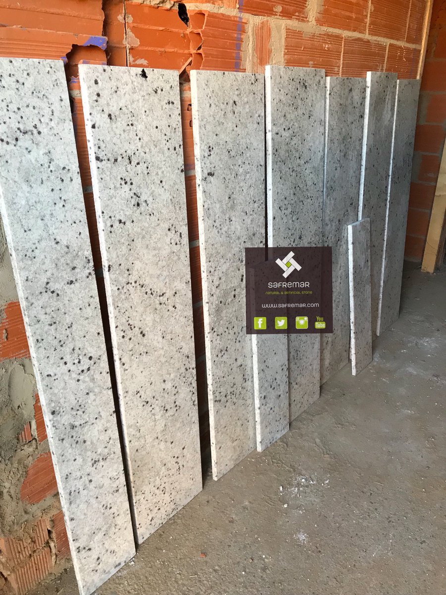 Safremar's tweet photo. Hoy tocó descargar #vierteaguas para vivienda en #lagunadenegrillos en #granito #riverwhite #safremar #leonesp #marmoleria #reforma #obranueva #leonesp https://t.co/OzsgPBSF8P