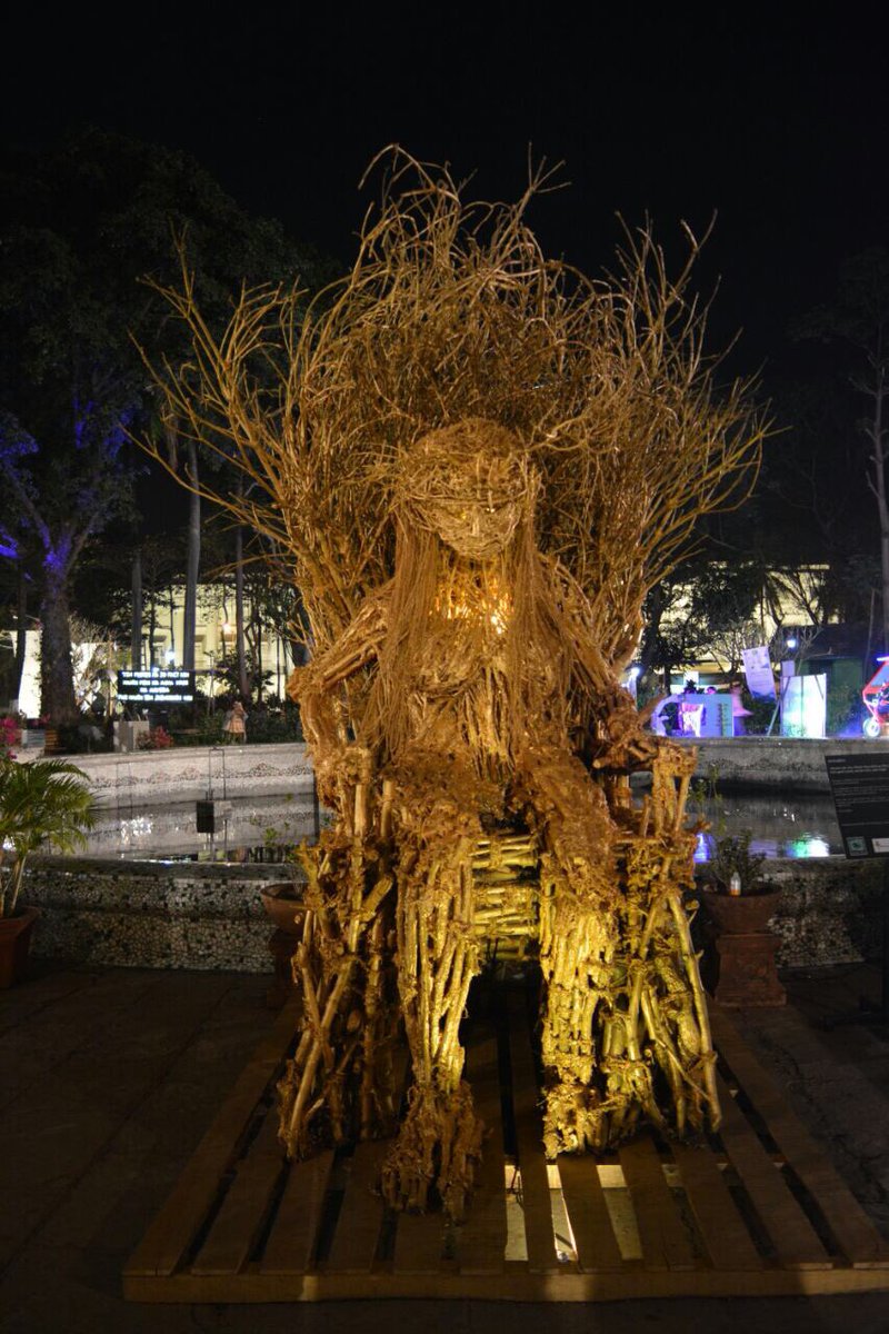 kgafest's tweet photo. The installations at #HTKGAF17 were full of dazzling visuals that instantly made you go on a snap spree! Share with us your clicks from last year using the #HTKGAF17! https://t.co/J8H7hcOOqU