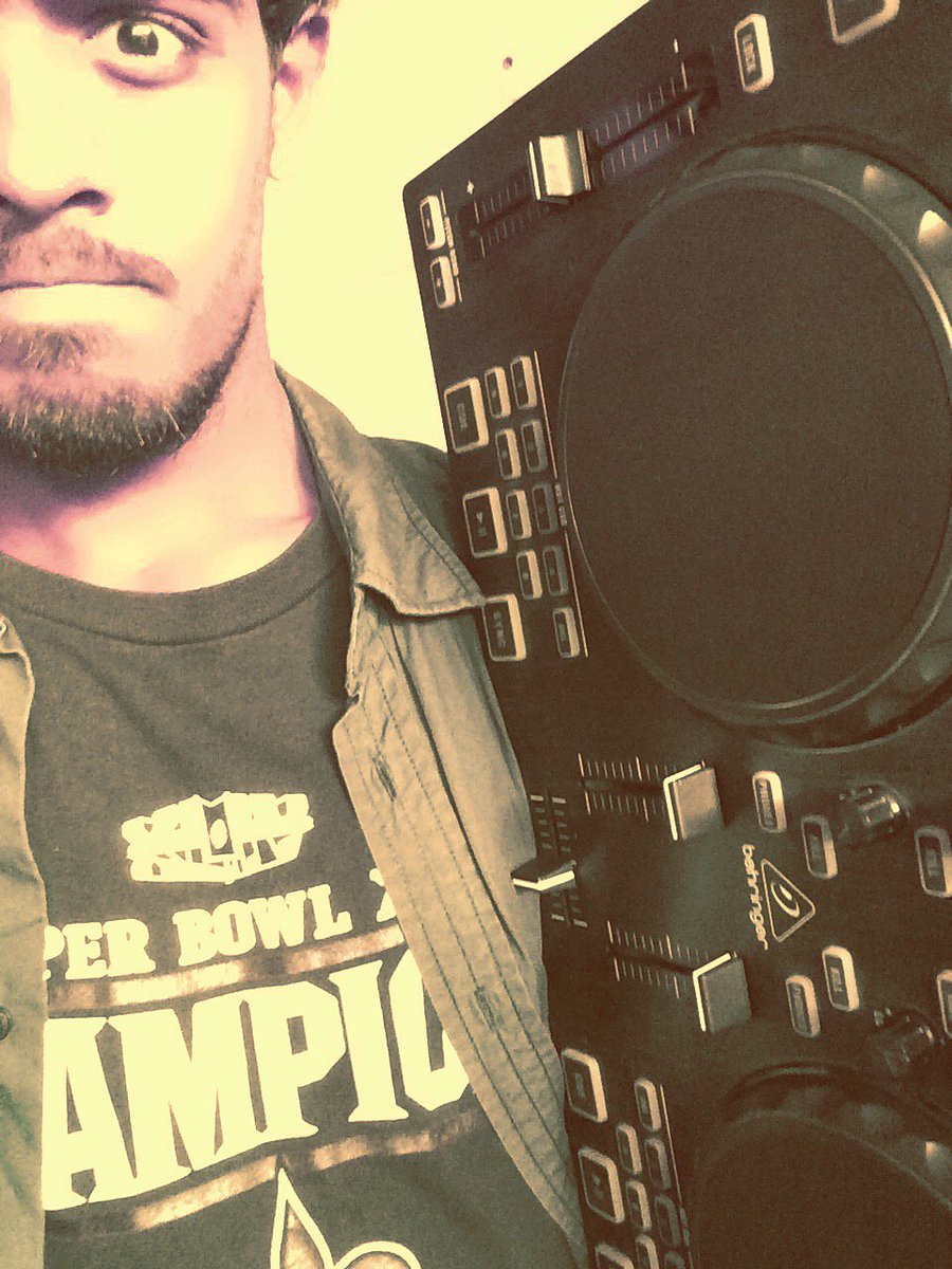 SyedArhumHassan's tweet photo. Music is the language of soul.
#Behringer #controller #CMDStudio4a #EDM #EDMFamily #djing #Traktor #Producer #BedroomProducer @Basheersahaab https://t.co/rH7wSgUKIu
