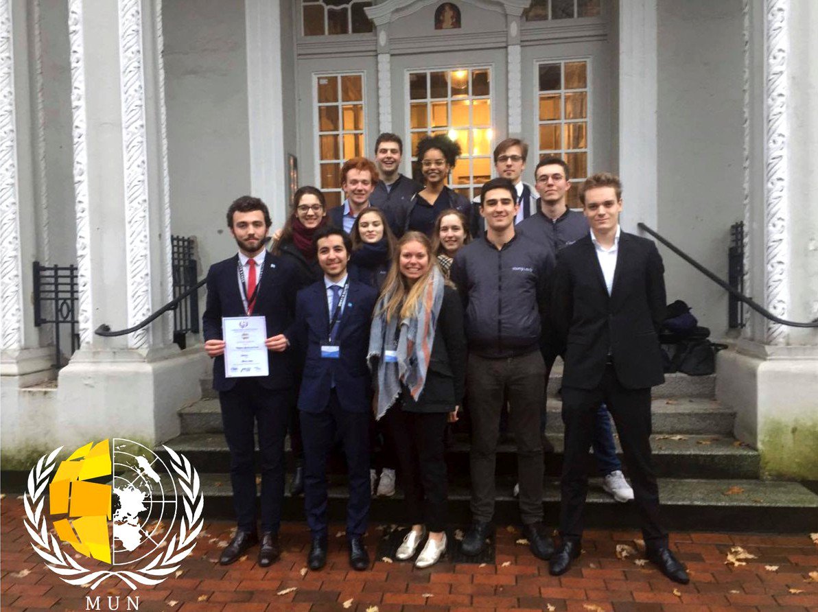 IESEG's tweet photo. Félicitations à la délégation #IESEG #MUN - @latribuneieseg et à @TheophileJdeM qui a reçu un #award au #HamMUN 2017 pour sa représentation du Maroc auprès de l’Union Africaine !

Plus d'informations ▸ https://t.co/jlCOmCeLbb

#IESEGExperience #GlobalED #Hamburg #UnitedNations https://t.co/hwHFuSHySW