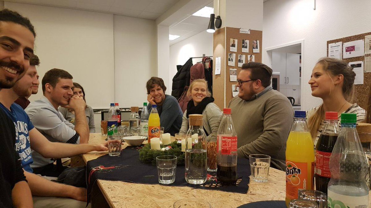 ZfE_Kiel's tweet photo. Herzlichen Dank an unsere Gastgeber @ingridwernecke vom @FleetSieben, Konzept Store der @Bummelbude sowie Daniel Gieseler von der @FISCHBAR_Kiel. Dank Euch gab's spannende Einblicke in die Gründerszene #Kiel #ZfExMasStartupWalk https://t.co/49YvCn3iqa
