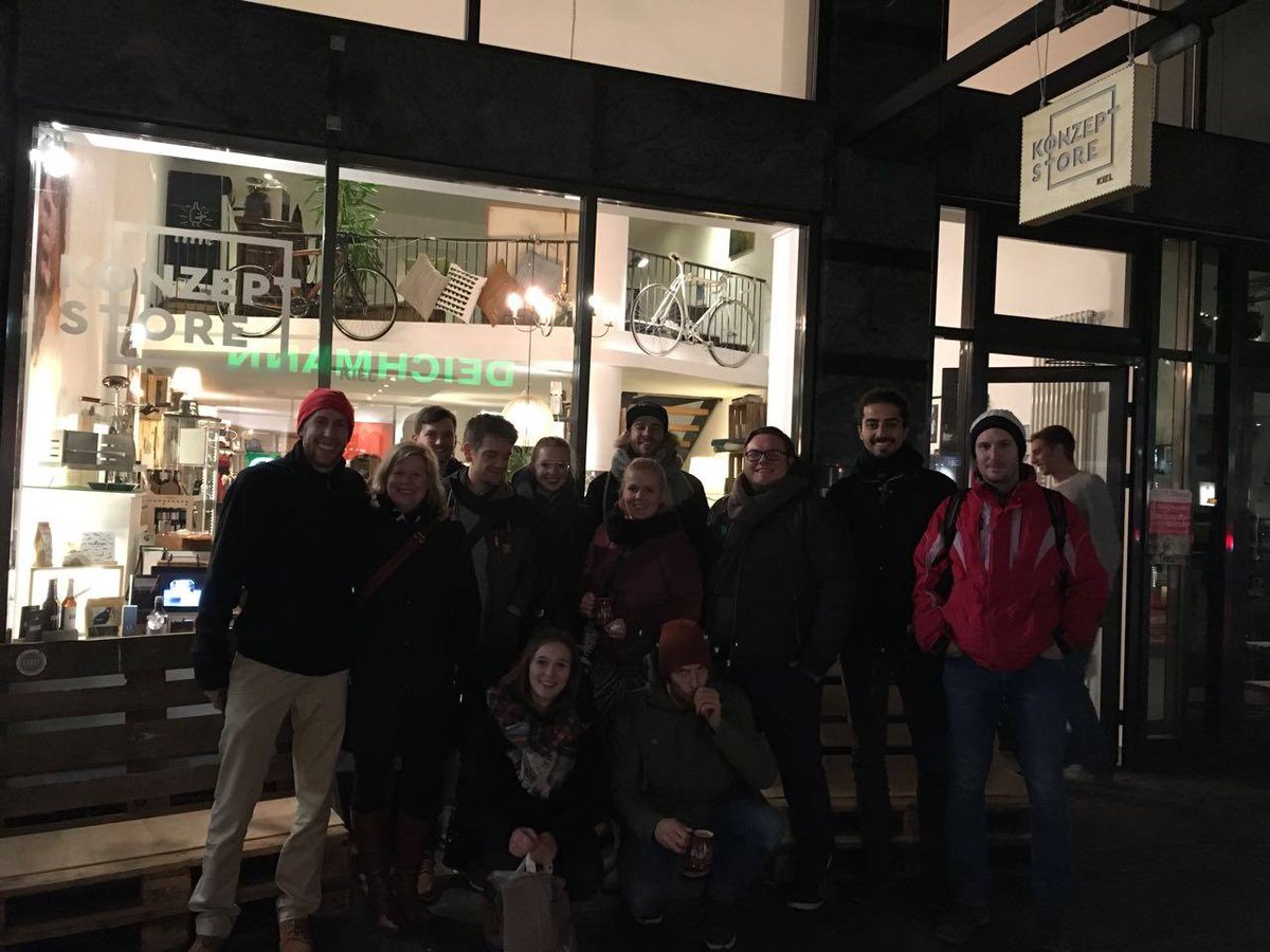 Herzlichen Dank an unsere Gastgeber @ingridwernecke vom @FleetSieben, Konzept Store der <a href="/Bummelbude/">Bummelbude</a> sowie Daniel Gieseler von der <a href="/FISCHBAR_Kiel/">Fischbar Kiel</a>. Dank Euch gab's spannende Einblicke in die Gründerszene #Kiel #ZfExMasStartupWalk