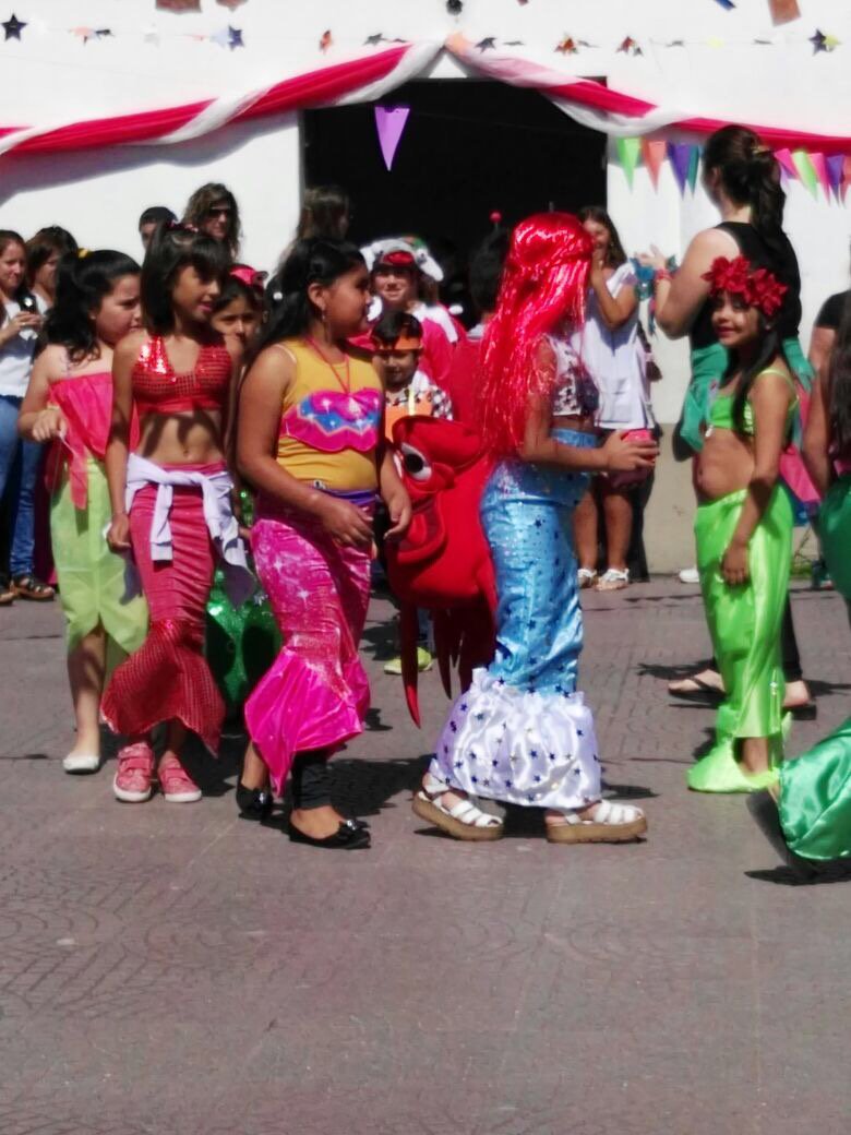 PrimariaBA's tweet photo. Junto a la comunidad educativa de la EP N° 56 de La Plata, compartimos un colorido y emotivo acto de cierre de ciclo lectivo https://t.co/xNFAfcX3kQ