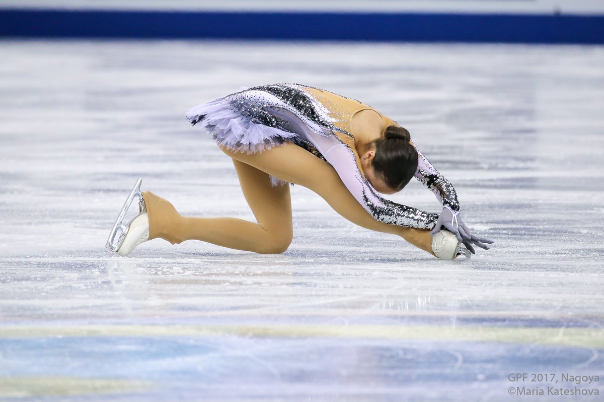 mariapixx's tweet photo. Alina Zagitova (RUS) 'Black Swan' Short Program at Grand Prix Final 2017
gold medal #GPFinal2017 #gpfigure
more photos -> https://t.co/qM4J98Fhle https://t.co/jb0jQJbj3L