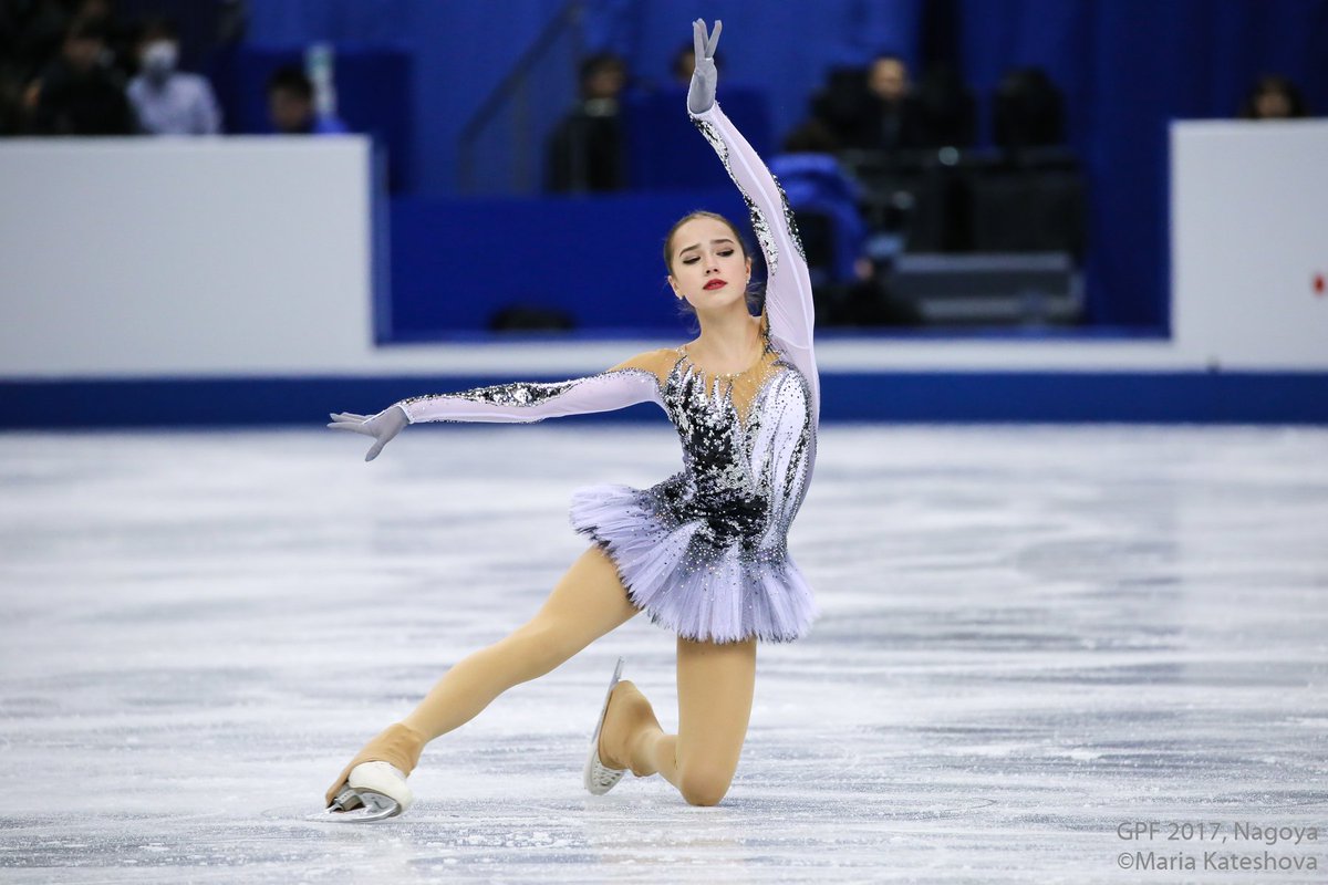 mariapixx's tweet photo. Alina Zagitova (RUS) 'Black Swan' Short Program at Grand Prix Final 2017
gold medal #GPFinal2017 #gpfigure
more photos -> https://t.co/qM4J98Fhle https://t.co/jb0jQJbj3L