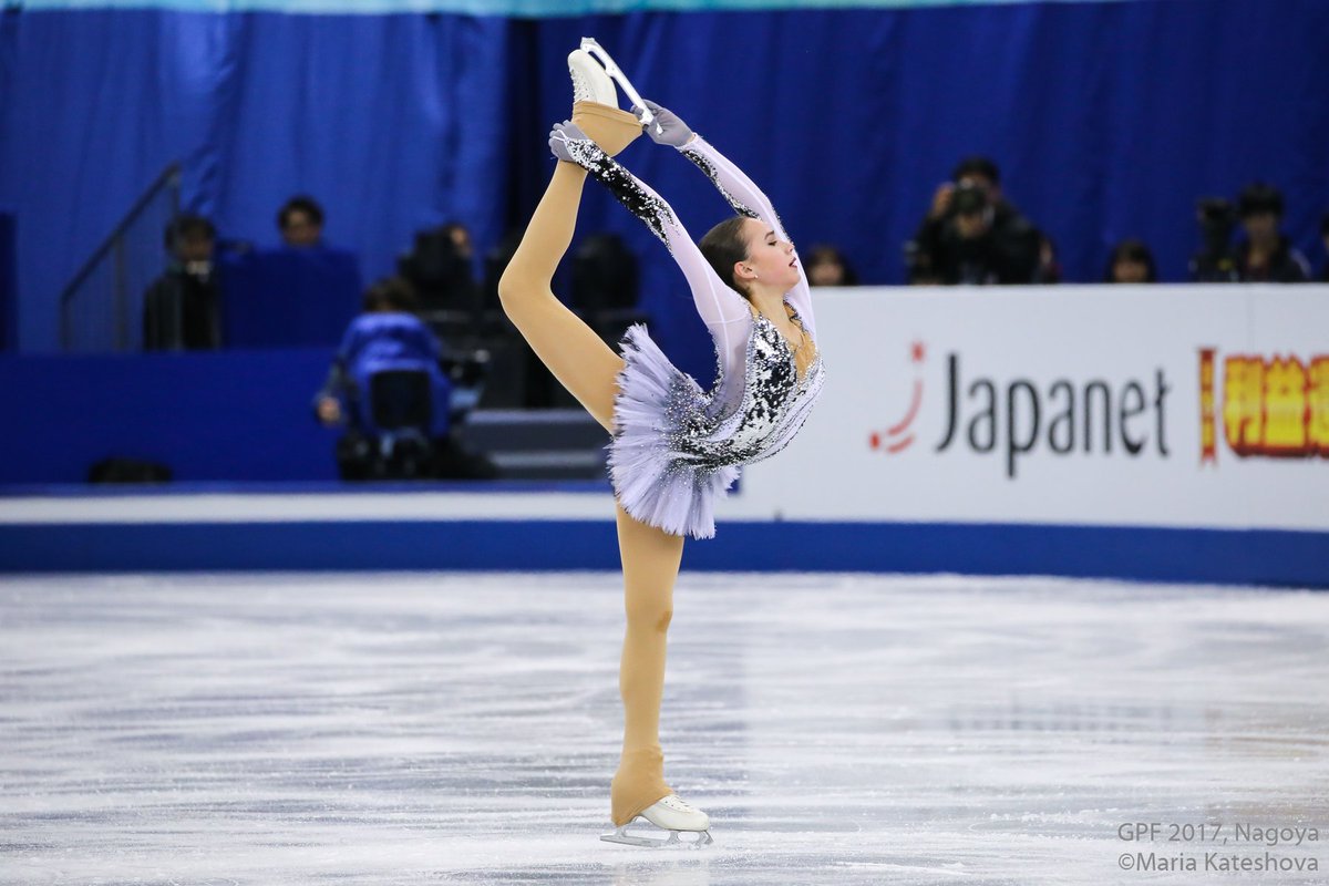 mariapixx's tweet photo. Alina Zagitova (RUS) 'Black Swan' Short Program at Grand Prix Final 2017
gold medal #GPFinal2017 #gpfigure
more photos -> https://t.co/qM4J98Fhle https://t.co/jb0jQJbj3L