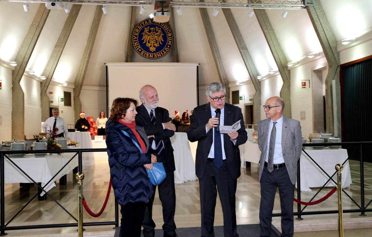 uniud's tweet photo. Oggi gli auguri di Buone Feste del Rettore Alberto De Toni alla comunità universitaria.
#Uniud https://t.co/8uZZR1m09l