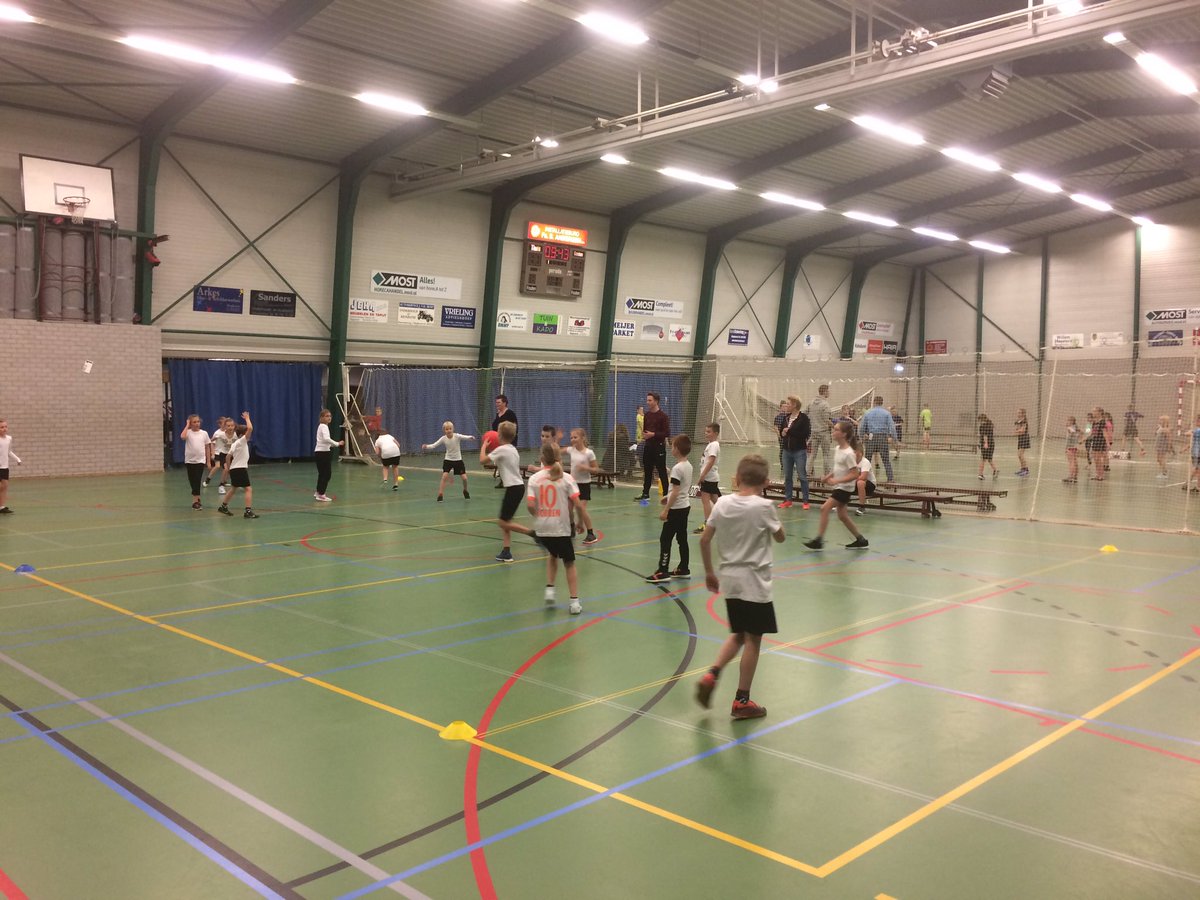 Veel actieve kinderen bij de 1e van de vijf voorrondes van combitrefbaltrophy #slagharen <a href="/GewoonGezondOH/">GewoonGezond</a>