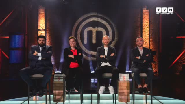 televisionet_tv's tweet photo. Torna su @SkyUno dal 21 dicembre @MasterChef_it ai nostri microfoni i giudici #AntoniaKlugmann #AntoninoCannavacciuolo #BrunoBarbieri https://t.co/fJEEOUhVCe https://t.co/fpt43NYEsO