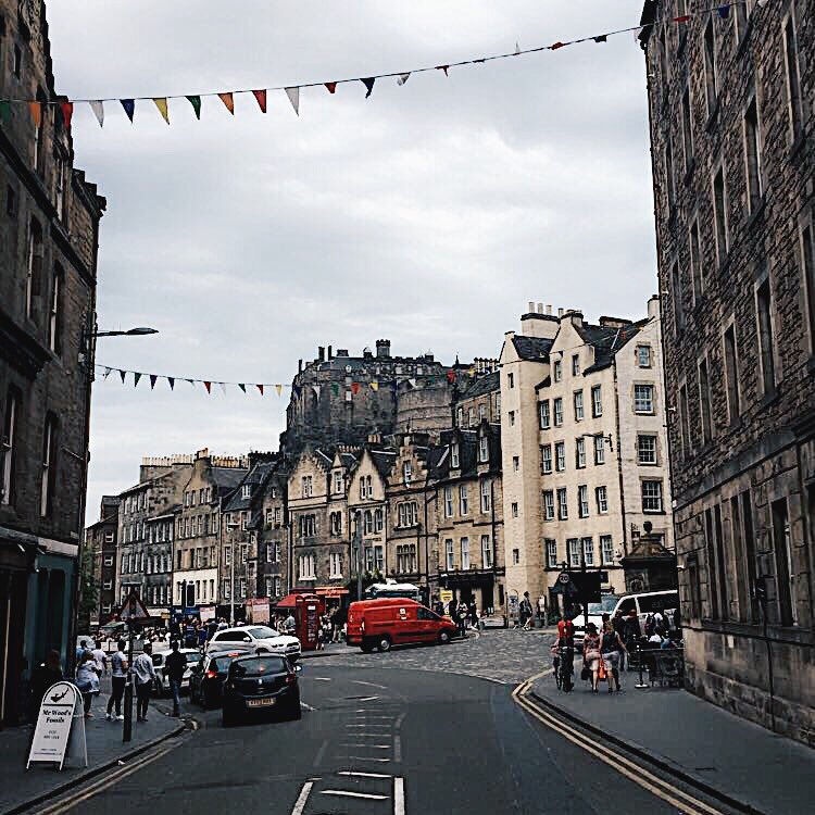 emelyneklff's tweet photo. Edinburgh 🏴󠁧󠁢󠁳󠁣󠁴󠁿 ❤️ https://t.co/Sqs98O71ZG