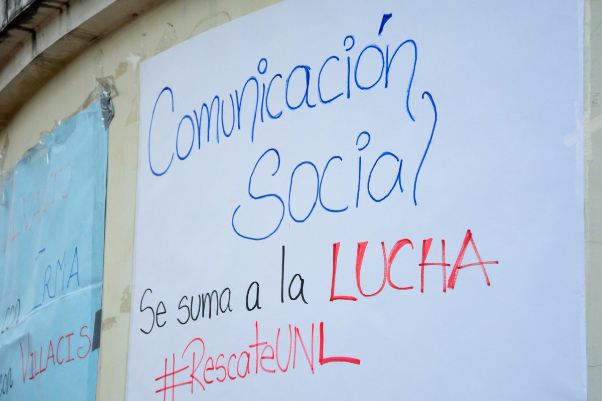 nasaloja's tweet photo. Carrera de Comunicación Social presente @Lenin @AugustoBarreraG @EduSuperiorEc @ces_ec #CESHastaCuando #ResisteUNL  #EmergenciaUNL #Dia6PorLaUNL https://t.co/nccUyqVZqx