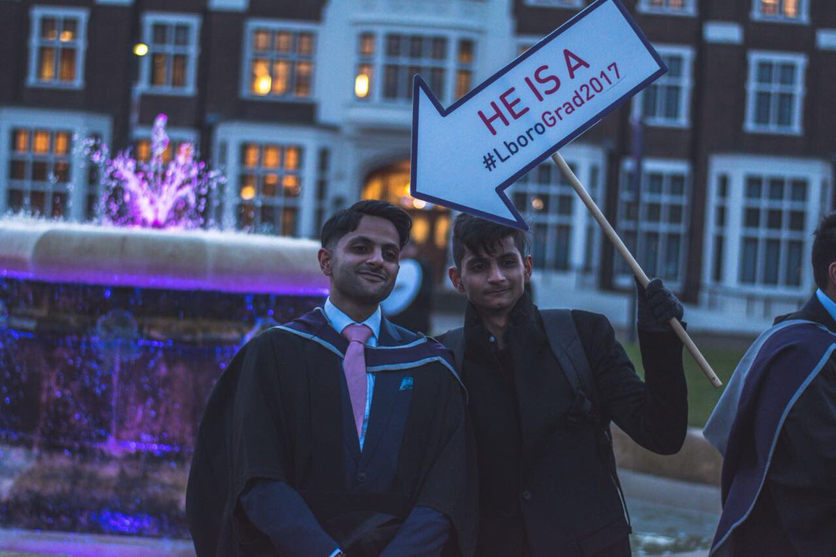 LazyRayza's tweet photo. A beautiful final goodbye @lborouniversity #LboroGrad2017 #Legendary π https://t.co/Dq6iHLhL9o