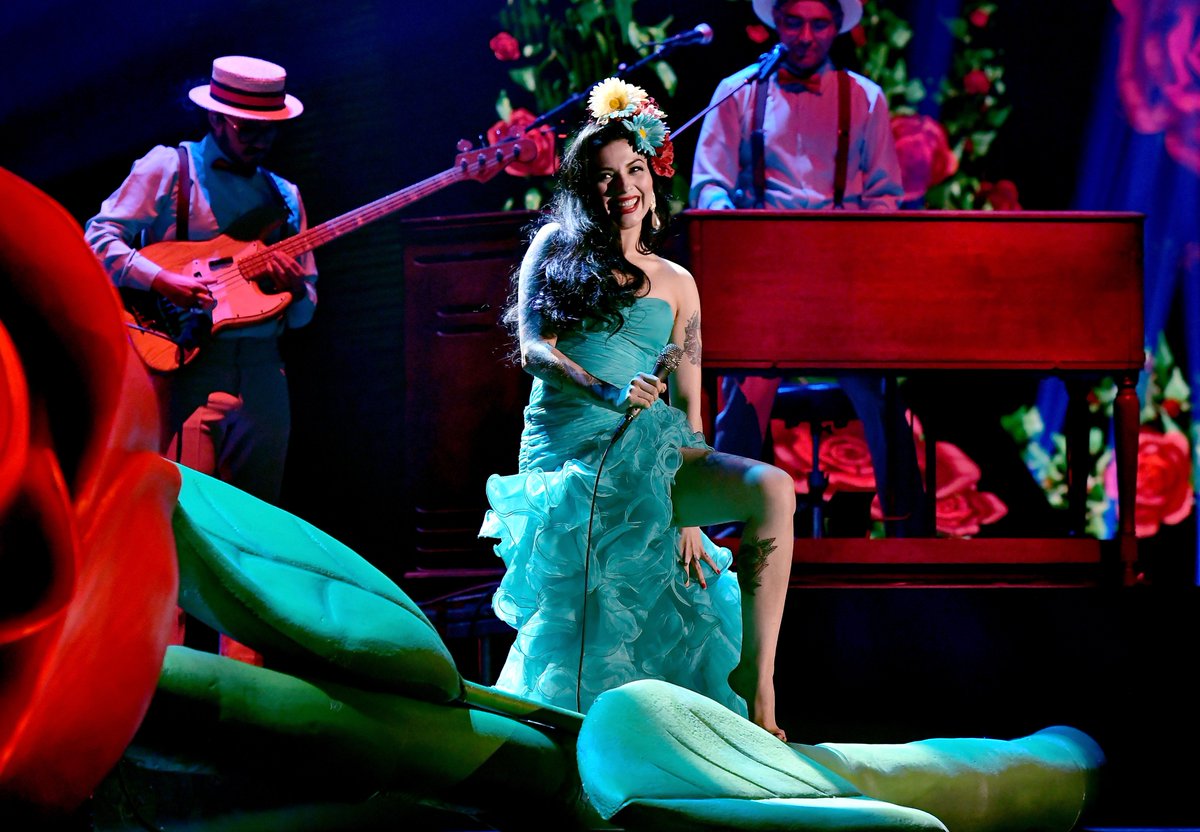 LatinGRAMMYs's tweet photo. Momentos Memorables: @monlaferte 🎶Amarrame🎶 durante la 18a Entrega Anual del #LatinGRAMMY https://t.co/bibMoeHcT5
