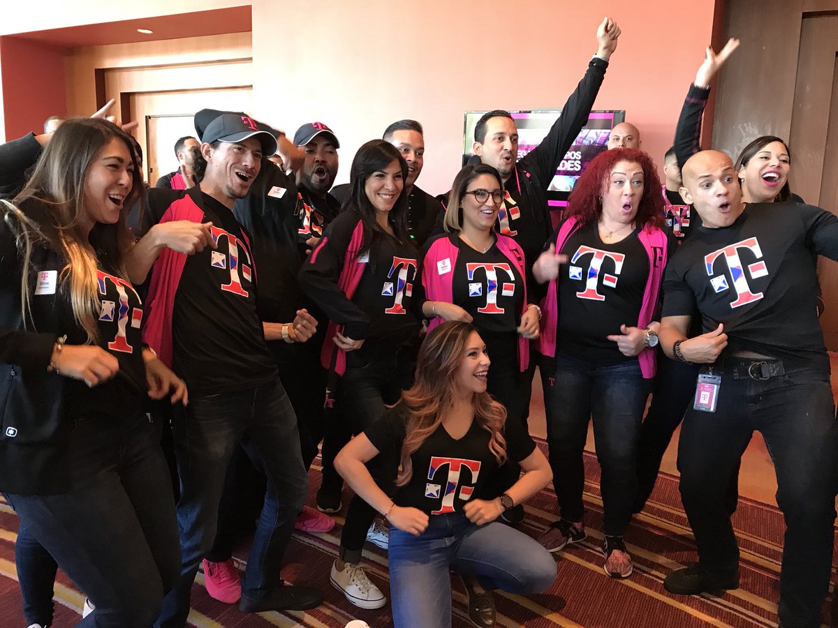 Our team is ready for Freierside Chat Live from PR!!! #TMobile4PR @tmobilepr