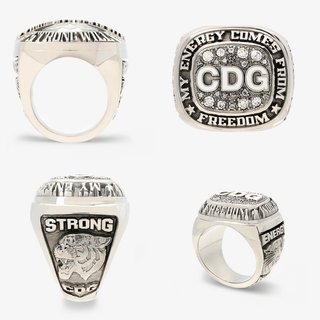 highsnobdrops's tweet photo. COMME des GARCON have just released their first jewlery capsule! 😱 These champion rings are now available to buy at the Dover Street Market jewlery space in New York! 🔥 🙌🏽 #DSMjewellery #HSShop
https://t.co/5yRxMpAEbv https://t.co/KAOE4tjTDp