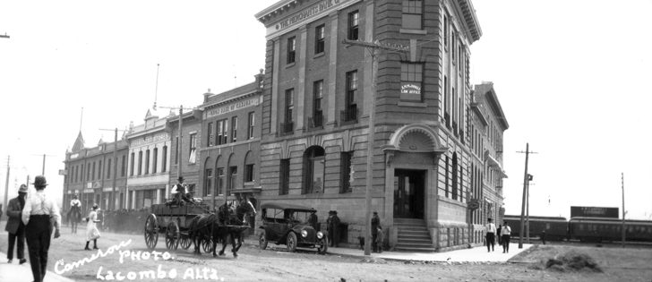WCBlasting's tweet photo. This beautiful New York inspired building built in the early 1900's began as a bank. Today it is home to a museum and rental suites!
#filtrationbuilding #merchantsbank #historic #architecture#wcblasting #dryiceblasting #sodablasting #Lacombe #Alberta #Canada #YEG #YYC https://t.co/PHqTrAvFCE