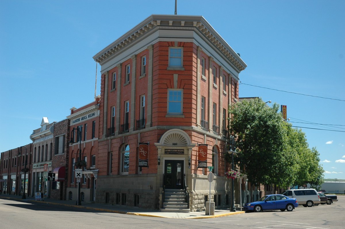 WCBlasting's tweet photo. This beautiful New York inspired building built in the early 1900's began as a bank. Today it is home to a museum and rental suites!
#filtrationbuilding #merchantsbank #historic #architecture#wcblasting #dryiceblasting #sodablasting #Lacombe #Alberta #Canada #YEG #YYC https://t.co/PHqTrAvFCE