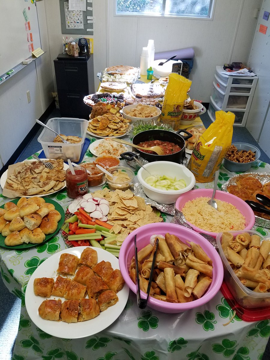 EvenStart_APS's tweet photo. Holiday Joy. Food from around the world. Greatest gift is each other! #evenstart @APSVirginia @ddcoggins @BRC_AP @ddcoggins @APSface @BarbaraKanninen https://t.co/j2lucLZ2zD