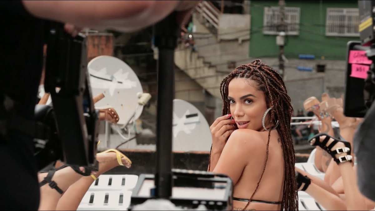 combatadengue's tweet photo. Saúde pega carona em clipe de Anitta: água parada dá mosquito da dengue. Confira: https://t.co/wOfUyC4iND https://t.co/IHn8QiExm0
