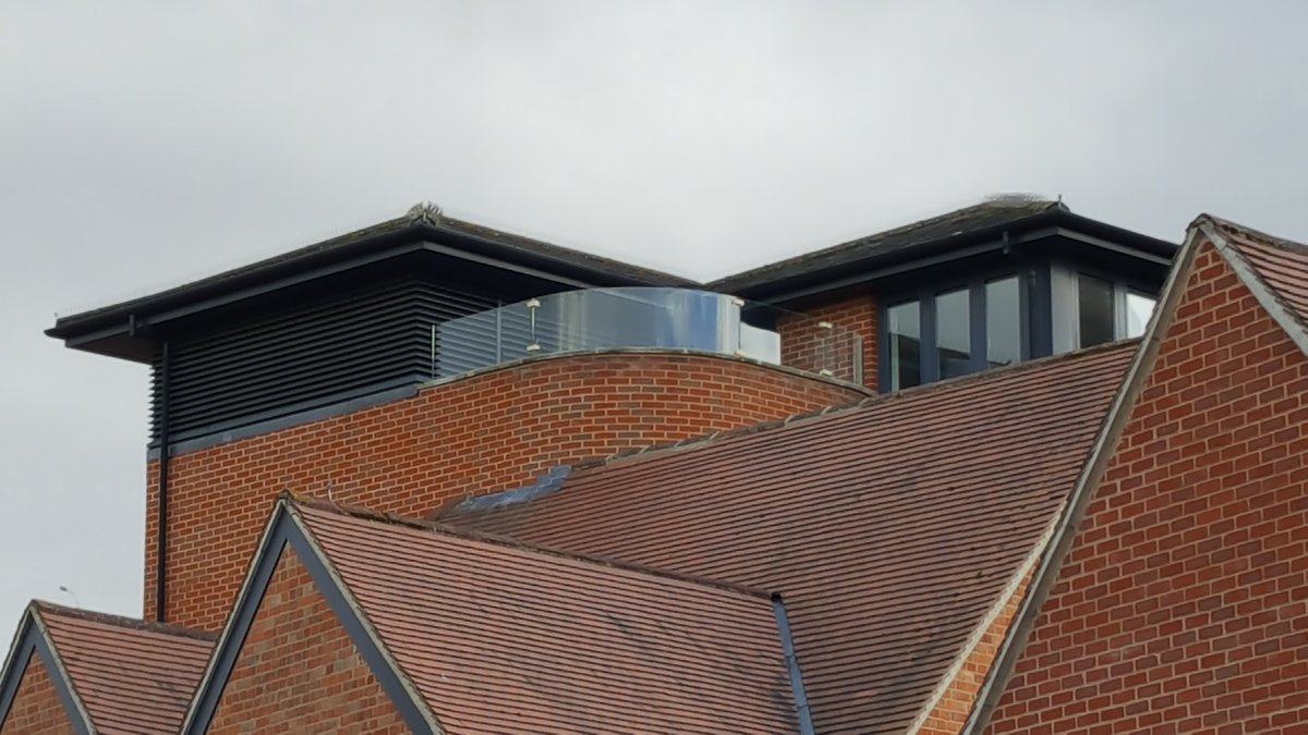 WindsorGlass's tweet photo. Freestanding toughened and laminated glass curved balustrading. to act as a safety barrier and windbreak, but to allow uniterupted views across the Oxford skyline. Supplied and installed by our team in one go. It is all in the measuring and templating. https://t.co/YC5Bkz8ltd