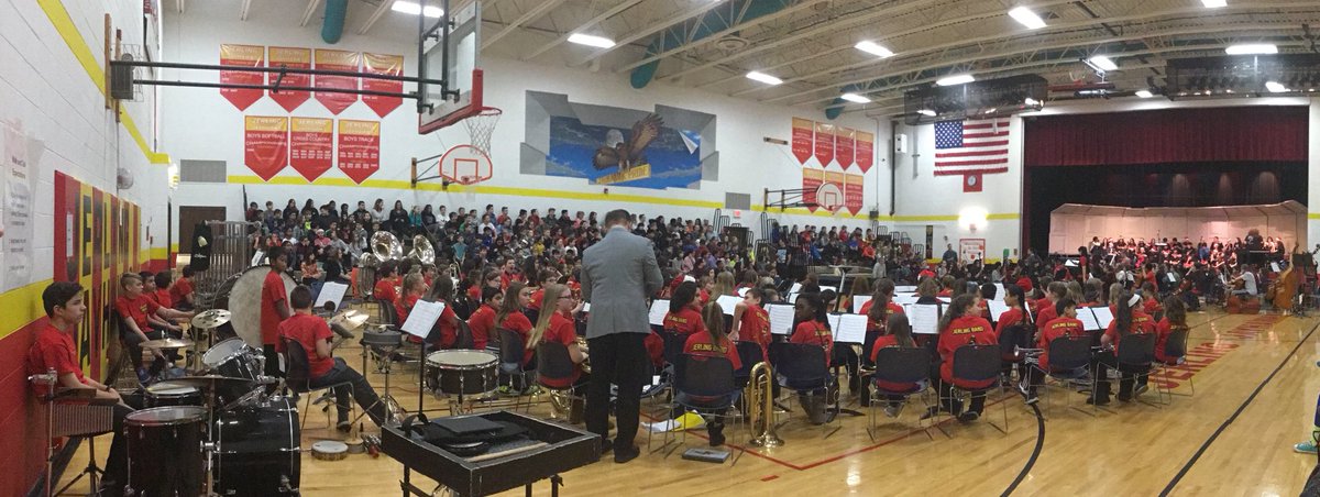 SenorBrownOSD's tweet photo. Hey @JerlingJayhawks . This what over 1/3 of a junior high’s student body enrolled in performance music looks like. WOW!!! Loving the concert today. Thanks @raenae2 , Mrs. Stedman, &amp; @BandmasterJJH @StacyWestin @135Learning @OSD135 https://t.co/oG3hURbPvy